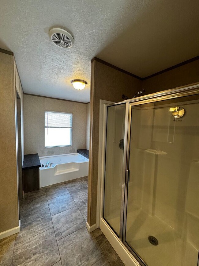 Building Photo - Spacious Four Bedroom Home - Pet Friendly and Horses Allowed!