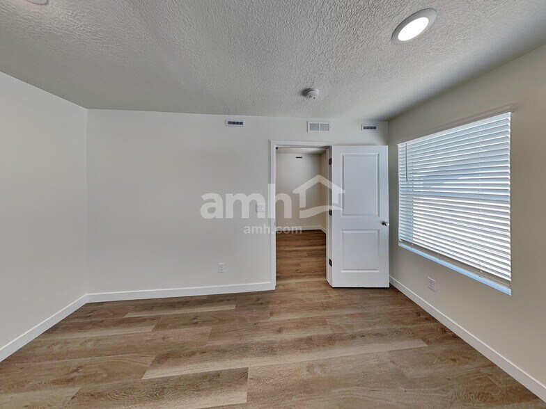 Building Photo - 8974 S John Annie Ln