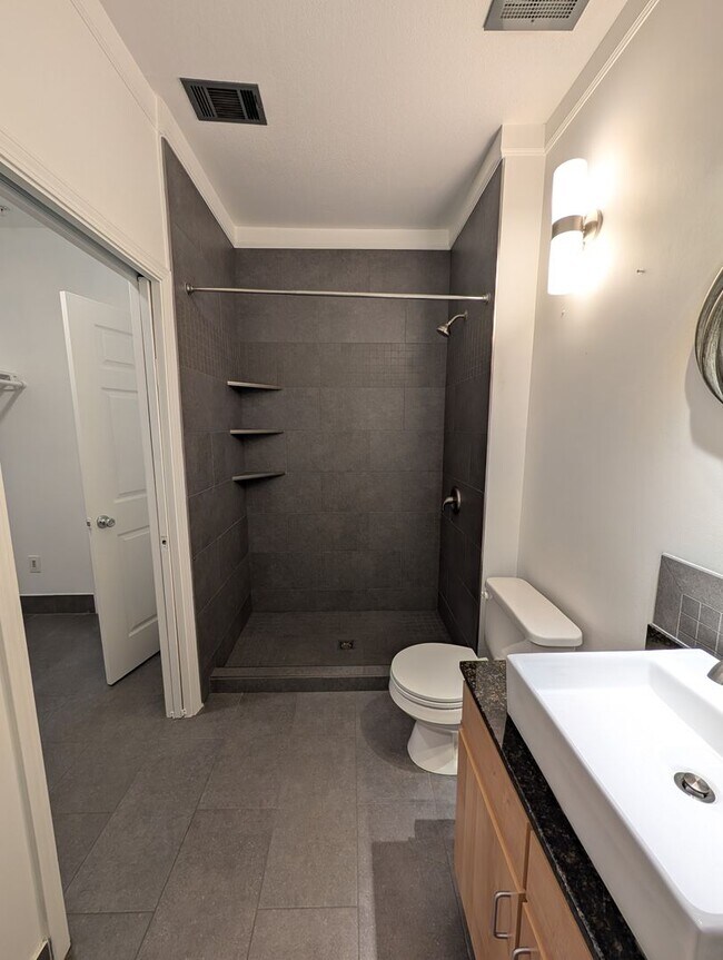 Building Photo - Asheville Condo Rental
