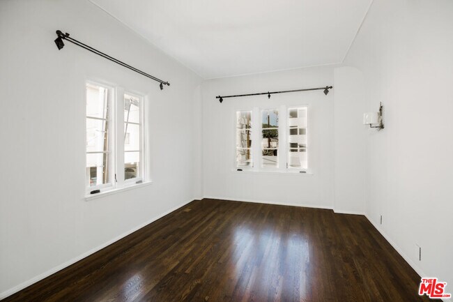 Building Photo - 1302 N Sweetzer Ave