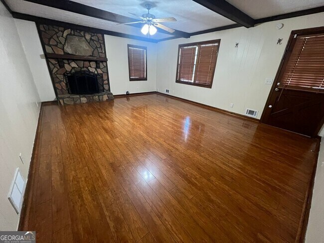 Building Photo - 916 Curry Cir SE