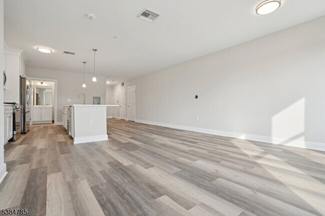 Building Photo - 246 Main St