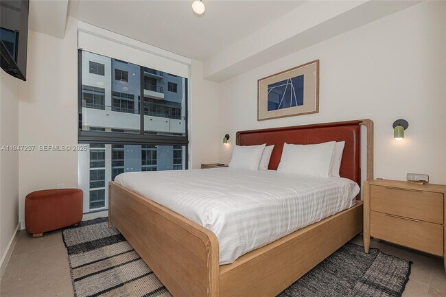 Building Photo - 11 NE 6th St