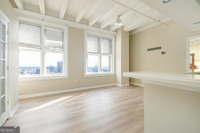 Building Photo - 32 Peachtree St SW