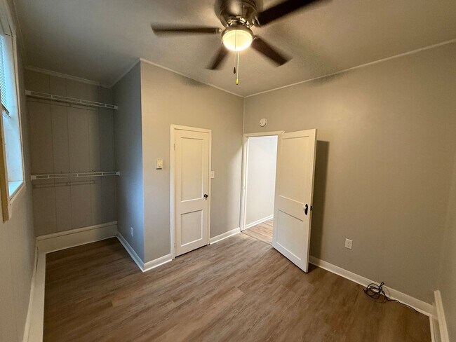 Building Photo - Charming Lower Unit 1 Bedroom with Gourmet Kitchen