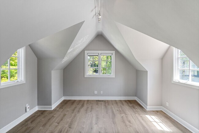 Building Photo - Contemporary Home in Desirable Community C...