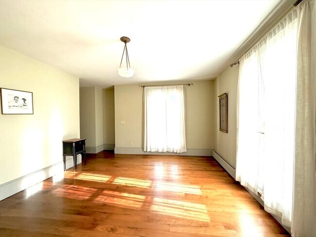 Building Photo - 918 Hale St