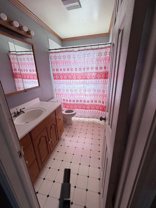 Building Photo - 2 story house for lease. Open floor plan in kitchen & living. Lots of storage. Large fenced backy...