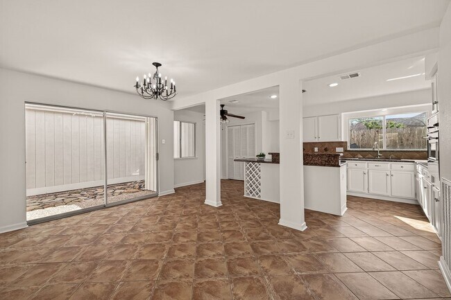 Building Photo - 1007 Apache Falls Dr