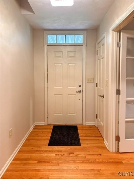Building Photo - 97 1/2 Sanger Avenue Unit