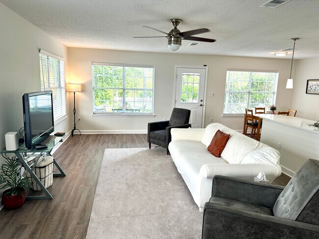 Building Photo - 268 Twin Lakes Ln