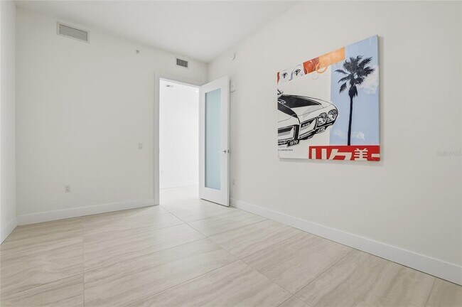 Building Photo - 301 1st St S