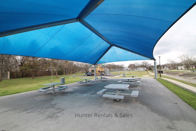 Building Photo - Well-Maintained Three-Bedroom In North Killeen!