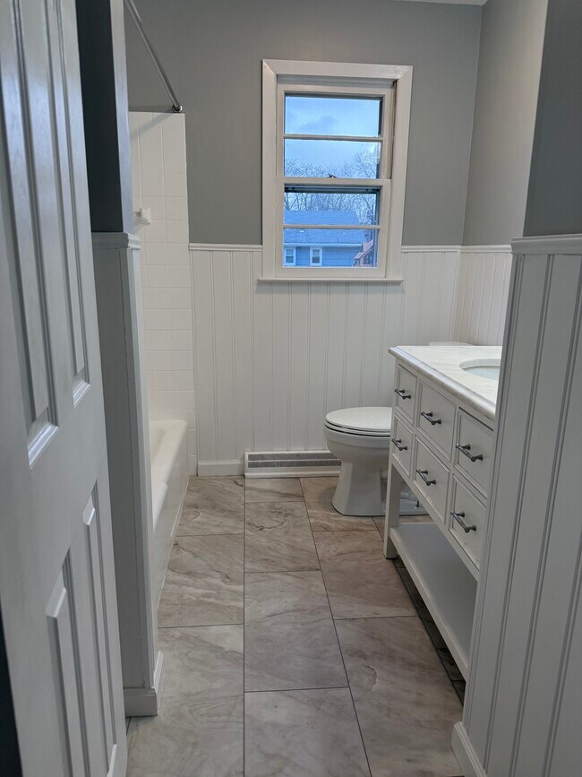 Building Photo - 60 Red Coach Dr