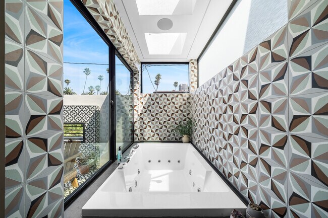 Building Photo - 838 California Ave