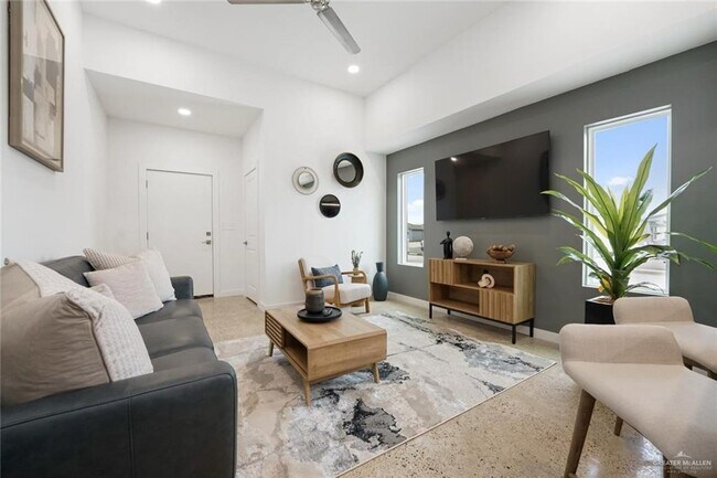 Building Photo - 28 Onyx Dr