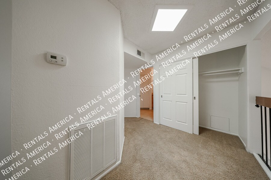 Building Photo - 4120 W Calavar Rd