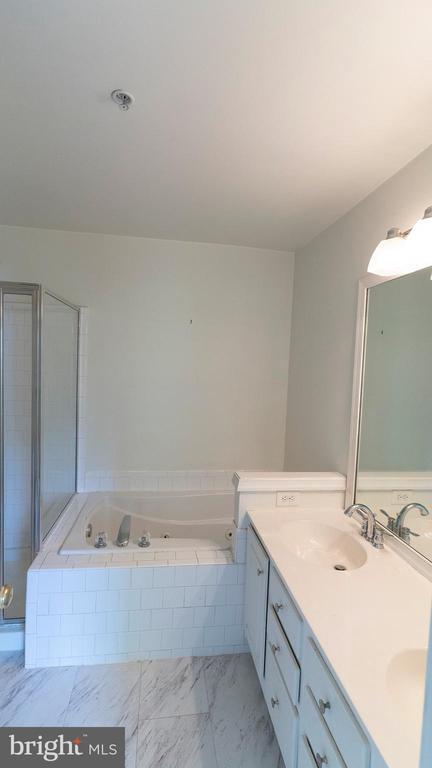 Building Photo - 12621 Fair Crest Ct