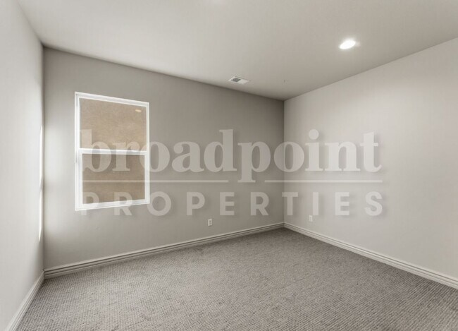 Building Photo - 1672 N Las Flores Dr