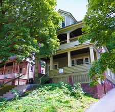 Building Photo - 7/1/26 Bright and Spacious Apartment Close...