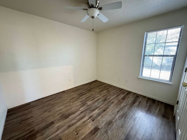 Building Photo - 2008 Lava Ln