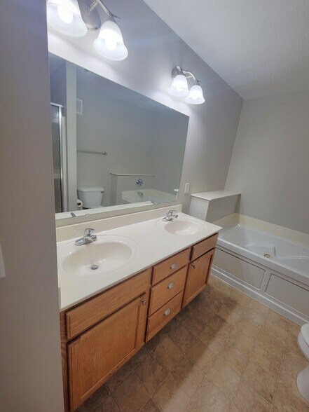 Building Photo - 3553 Sterling Heights Dr