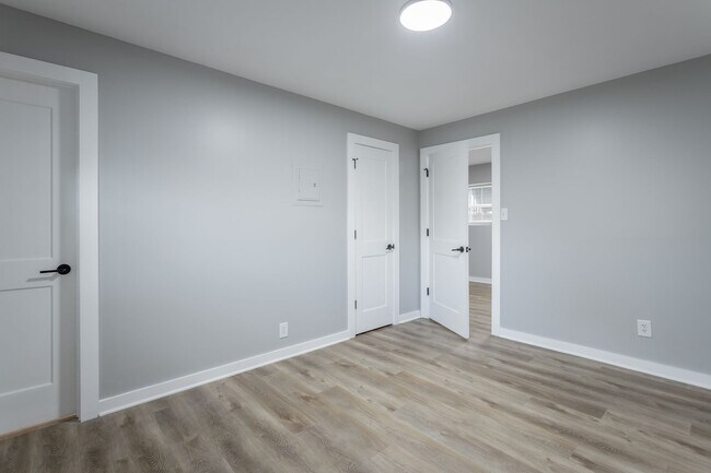 Building Photo - Renovated modern 1 bedroom, 1-bathroom apa...