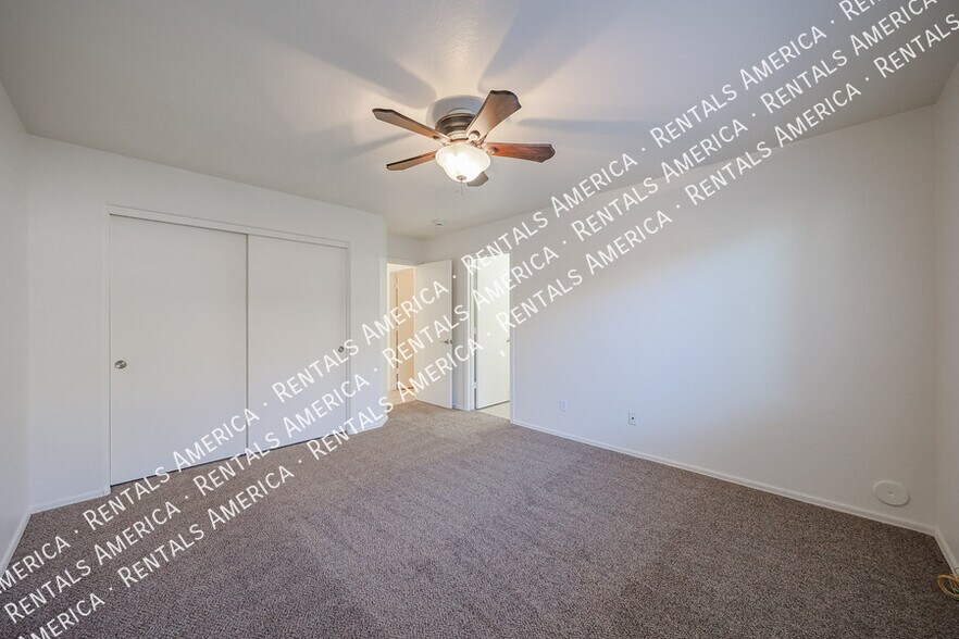 Building Photo - 17747 W Ventura St