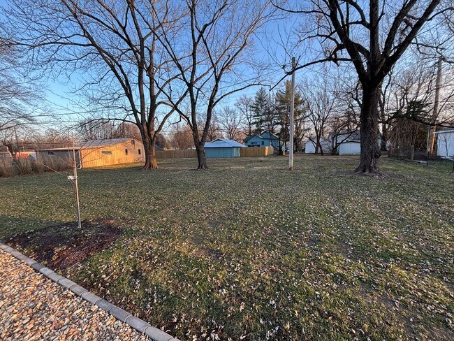 Building Photo - Beautiful Move in ready House!