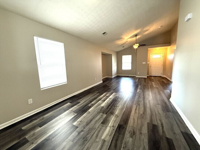 Building Photo - 3 Bedroom Home in the Village Wildwood Sub...