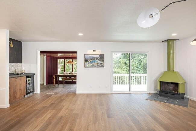 Building Photo - 884 Shrewsbury Ln