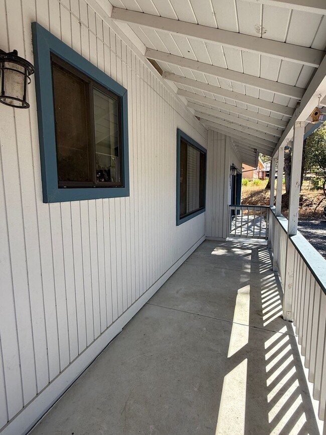 Building Photo - 4161 Helen Ln