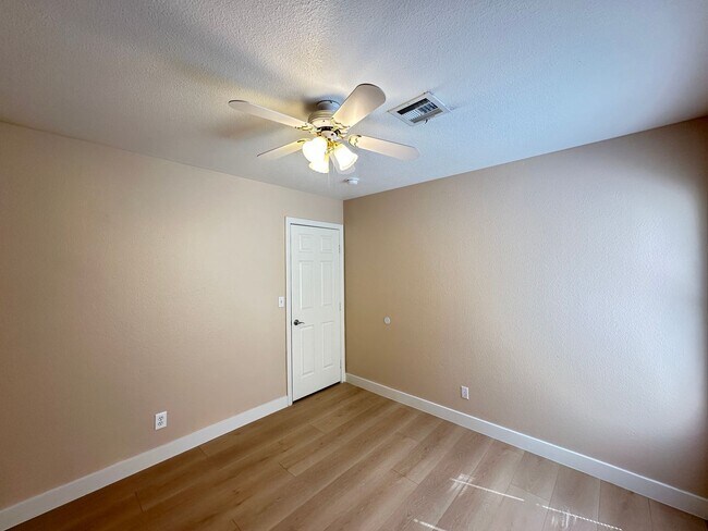 Building Photo - Vista Del Sol-Phase 8