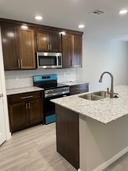 Building Photo - 238 E Young Pl