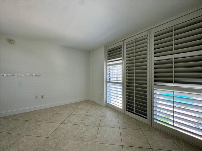 Building Photo - 10275 Collins Ave