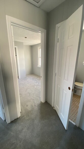 Building Photo - 226 E Cresse Ave