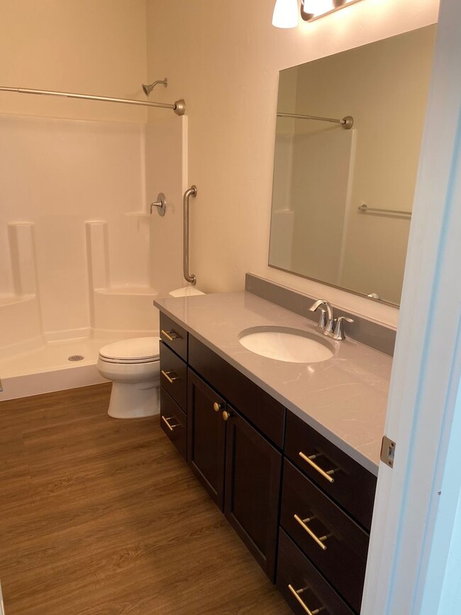 Building Photo - Gorgeous 1 Bedroom 1 Bathroom Unit  with A...