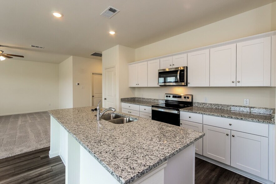 Building Photo - 1818 Sandlin Dr