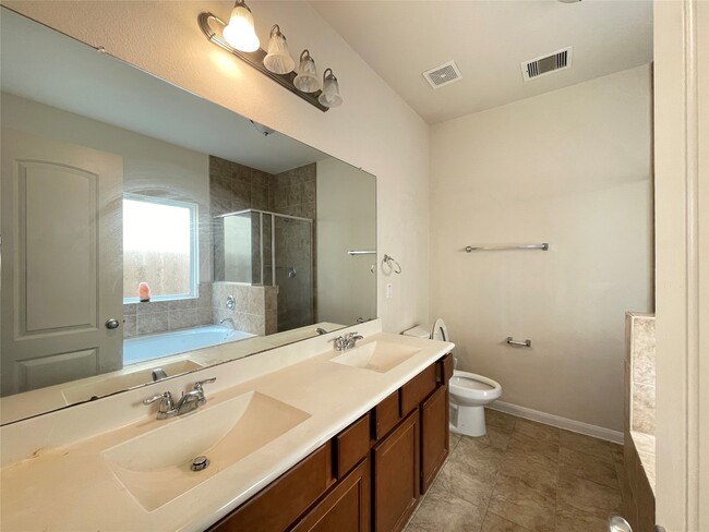 Building Photo - 7139 Pavilion Dr