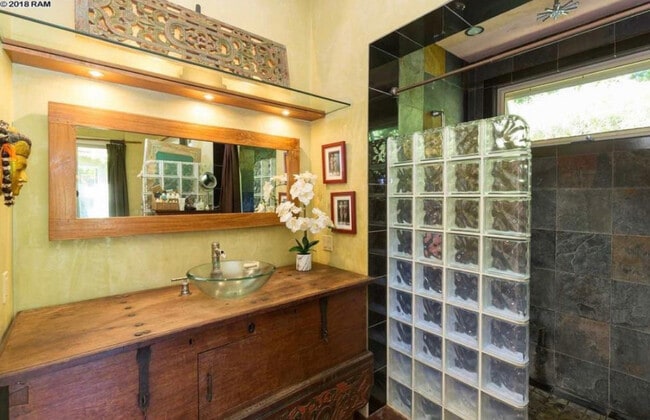 Building Photo - 10 Ulupua Pl