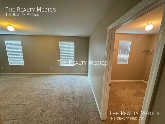 Building Photo - 1018 Ashentree Dr