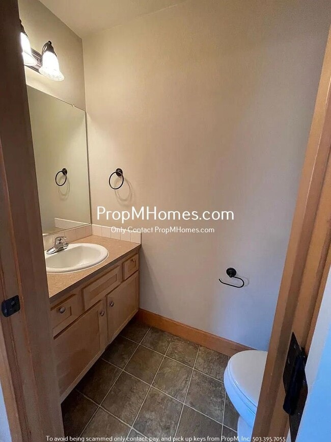 Building Photo - 2507 E Burnside St