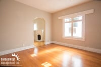 Building Photo - Charming 2Bdm 1Ba Duplex in Greater Corona...