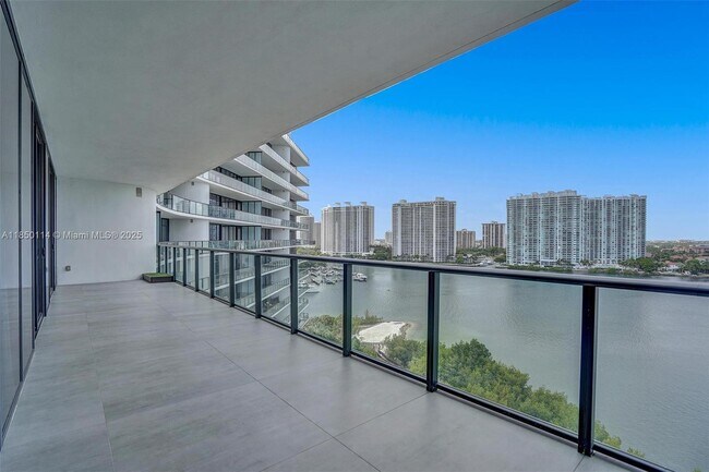 Building Photo - 5000 Island Estates Dr