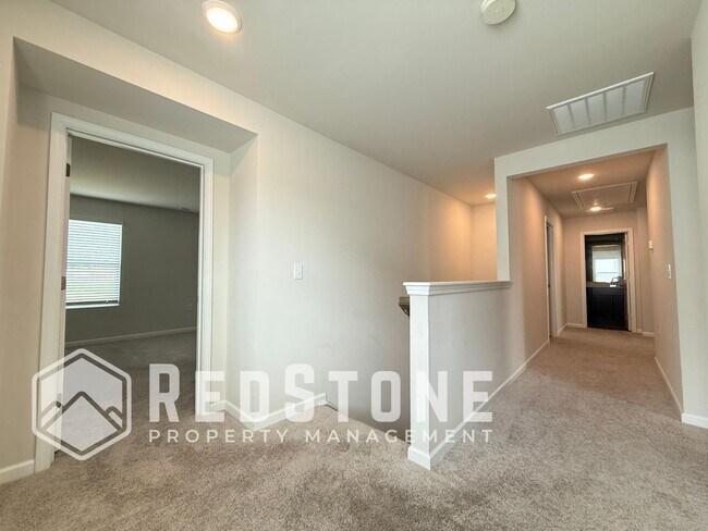 Building Photo - 919 Crow Br Dr