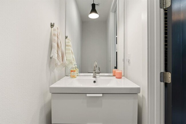 Building Photo - 3700 Clawson Rd