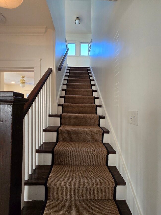 Building Photo - 1514 Sweetbriar Ave