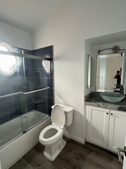 Building Photo - 7835 E Glenrosa Ave