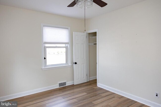 Building Photo - 130 7th Ave