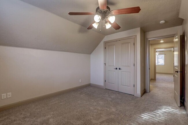 Building Photo - Beautifully Designed 5 Bedroom Home in Was...